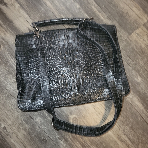 Marc Fisher Crocodile Embossed Black Leather Purse - adjustable Shoulder Strap - Picture 2 of 8
